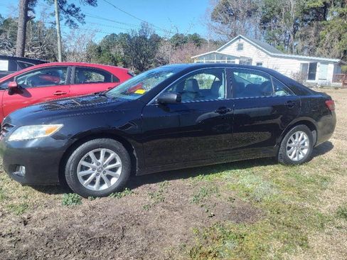 Used 2011 Toyota Camry XLE image 3