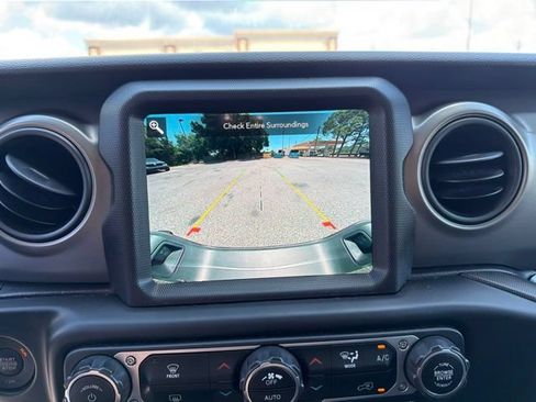 Used 2022 Jeep Gladiator Sport AWD/4WD image 19
