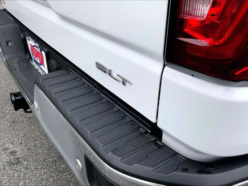 Used 2022 GMC Sierra 1500 SLT w/ SLT Premium Plus Package AWD/4WD image 8
