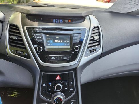 Used 2014 Hyundai Elantra SE w/ Option Group 02 FWD image 9