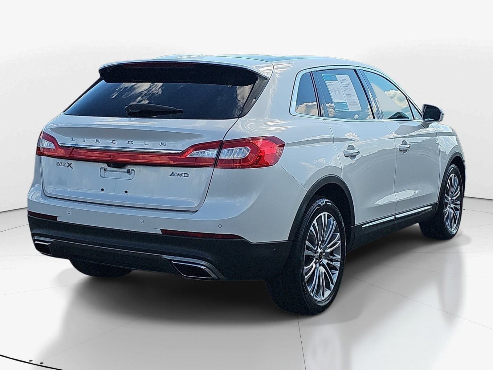 Used 2017 Lincoln MKX Reserve AWD/4WD image 6