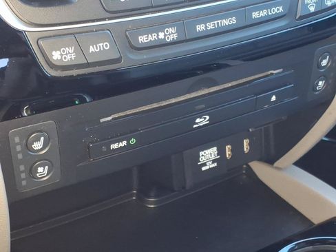 Used 2017 Honda Pilot Elite image 19