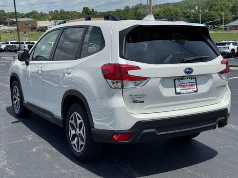 Used 2023 Subaru Forester Premium AWD/4WD image 6