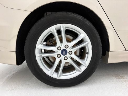 Used 2018 Ford Fusion SE FWD image 19
