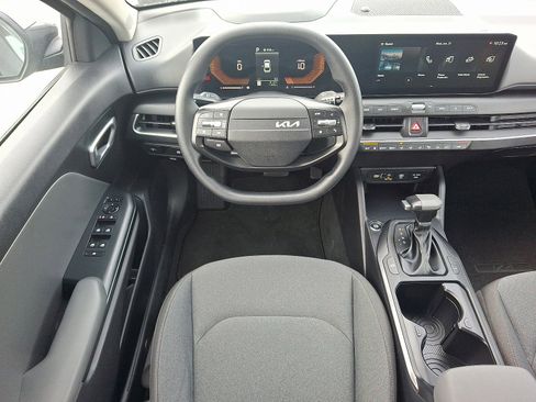 Used 2025 Kia K4 LXS image 11