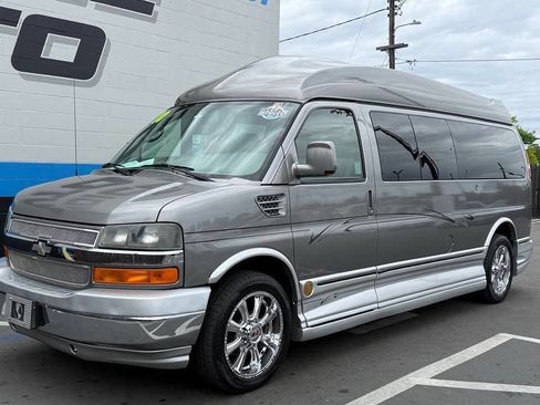 Used 2010 Chevrolet Express 2500 Extended w/ Preferred Equipment Group RWD image 3