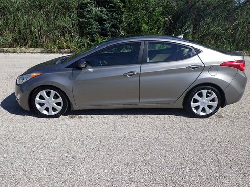 Used 2013 Hyundai Elantra Limited w/ Technology Pkg FWD image 2