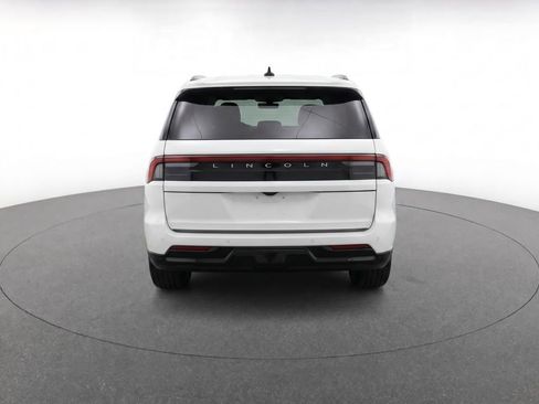 Used 2025 Lincoln Navigator L Reserve w/ Jet Appearance Package AWD/4WD image 6