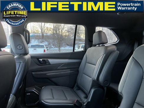 Used 2025 Buick Enclave Preferred image 19