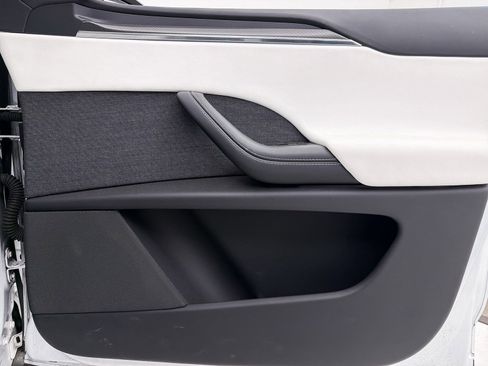 Used 2022 Tesla Model X Plaid image 29