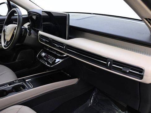 New 2025 Lincoln Corsair AWD w/ Equipment Group 101A image 15