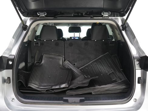 Used 2023 Toyota Highlander L AWD/4WD image 17