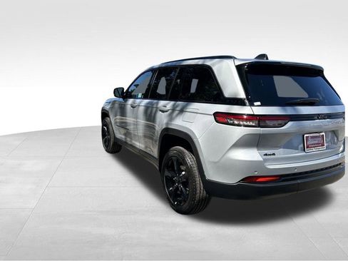 New 2025 Jeep Grand Cherokee Altitude image 4