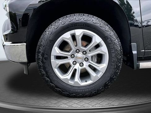 Used 2024 Chevrolet Silverado 1500 LTZ w/ LTZ Premium Package AWD/4WD image 33