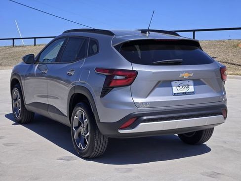 New 2026 Chevrolet Trax LT w/ LT Convenience Package FWD image 4