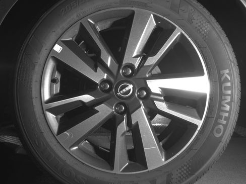 Used 2025 Nissan Versa SV FWD image 14