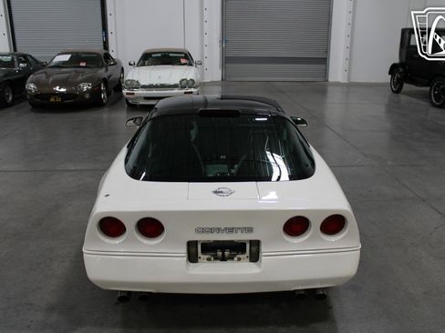 Used 1988 Chevrolet Corvette Coupe image 16
