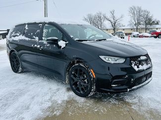 Used 2023 Chrysler Pacifica Touring-L w/ S Appearance Package video 2