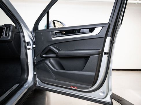 New 2026 Porsche Cayenne E-Hybrid AWD/4WD image 28
