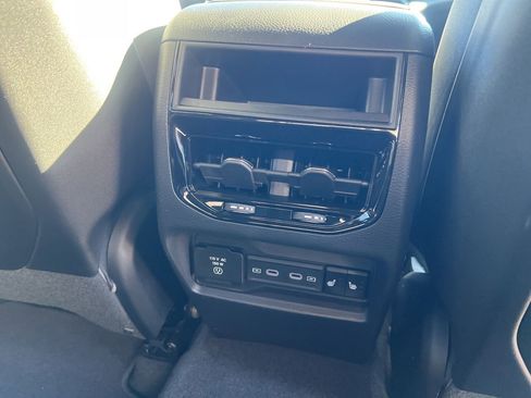 New 2026 Jeep Grand Cherokee Limited AWD/4WD image 18