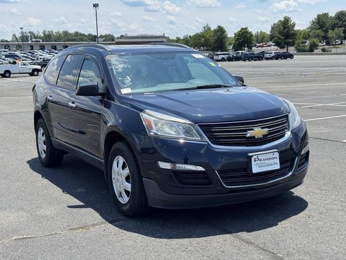 Used 2017 Chevrolet Traverse LS FWD image 1