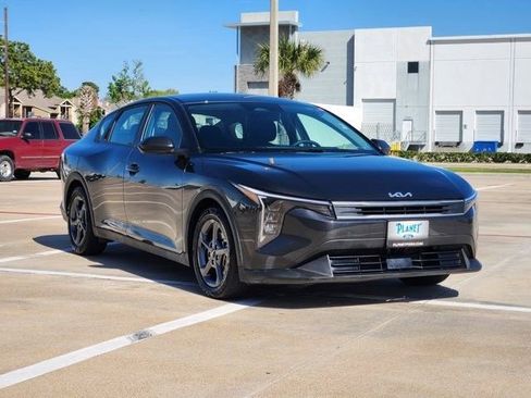 Used 2025 Kia K4 LXS image 3