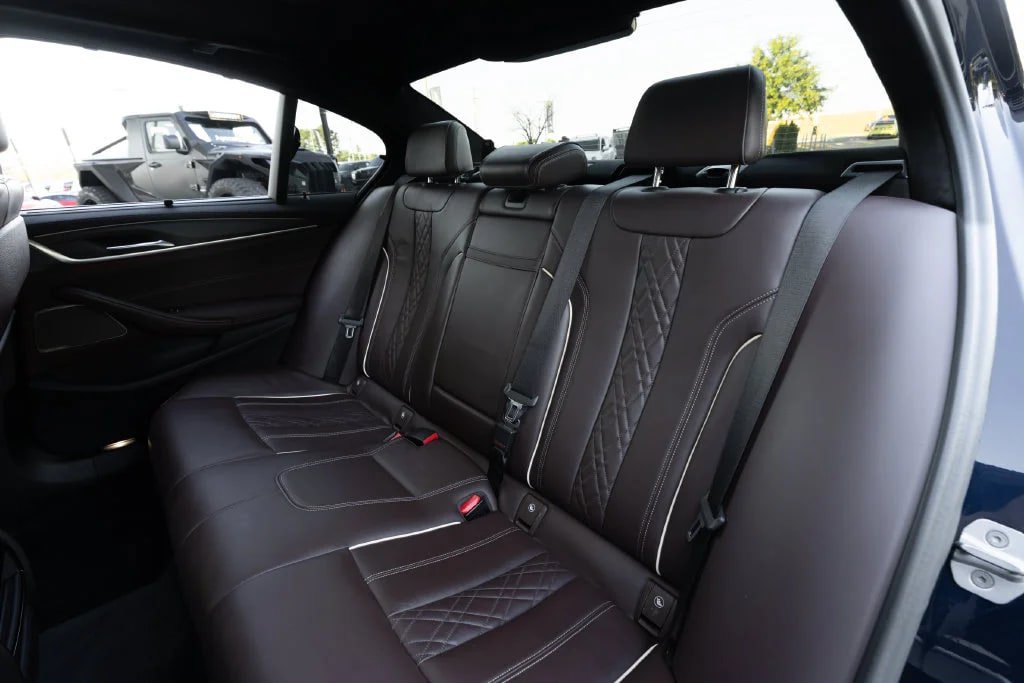 Used 2021 BMW M550i xDrive w/ Executive Package AWD/4WD image 38