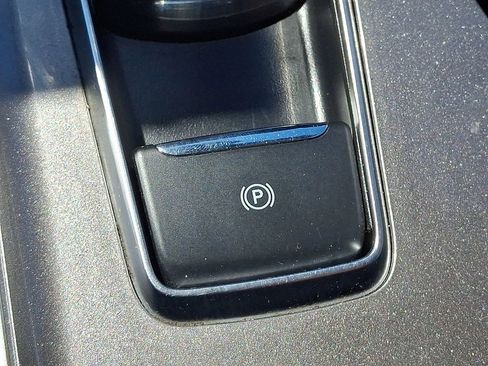 Used 2023 Ford Edge SEL image 25