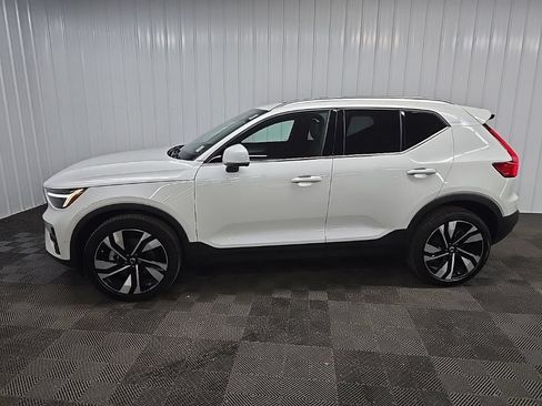 Used 2025 Volvo XC40 B5 Plus w/ Protection Package Premier AWD/4WD image 5