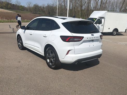 Used 2023 Ford Escape ST-Line w/ Tech Pack #1 FWD image 3