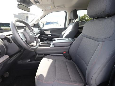 Used 2025 Ford Expedition Active RWD image 2
