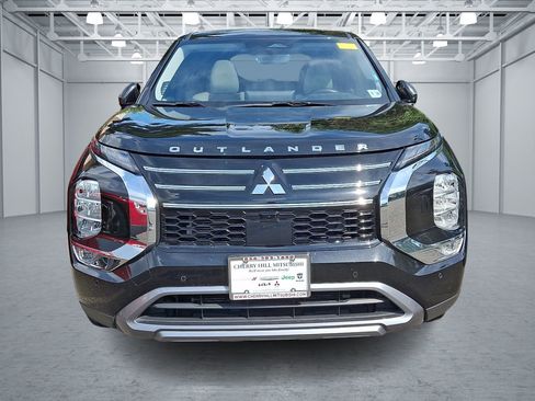 Used 2025 Mitsubishi Outlander SE AWD/4WD image 2