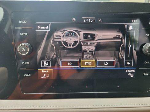 Used 2025 Volkswagen Taos SE FWD image 24