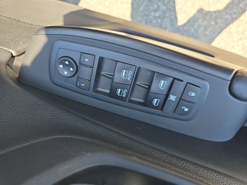 Used 2019 Jeep Cherokee Trailhawk w/ Comfort/Convenience Group image 30