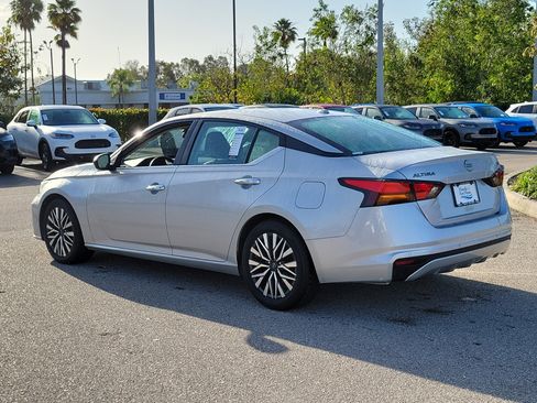 Used 2024 Nissan Altima 2.5 SV image 4
