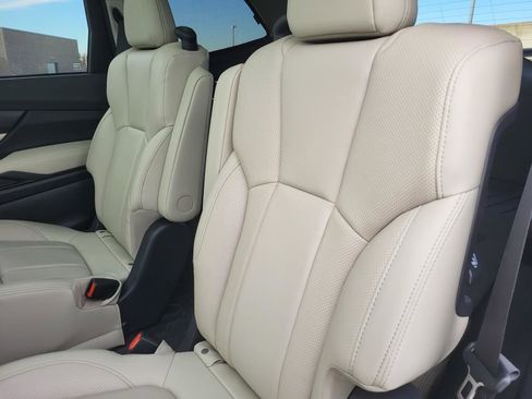 Certified 2023 Subaru Ascent Limited w/ Technology Package image 15