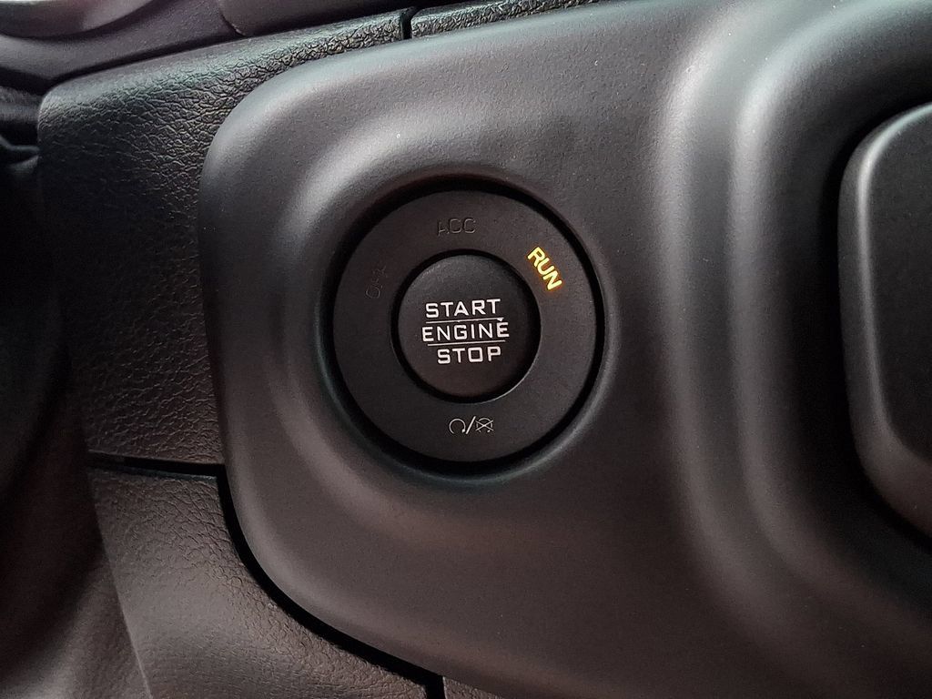 Used 2018 Jeep Wrangler Sport AWD/4WD image 26