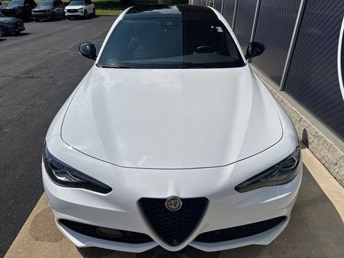 Used 2022 Alfa Romeo Giulia Veloce AWD/4WD image 9
