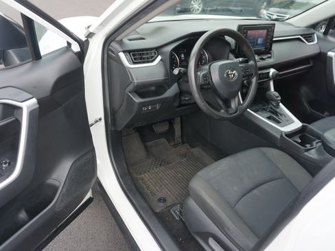 Used 2021 Toyota RAV4 LE FWD image 7