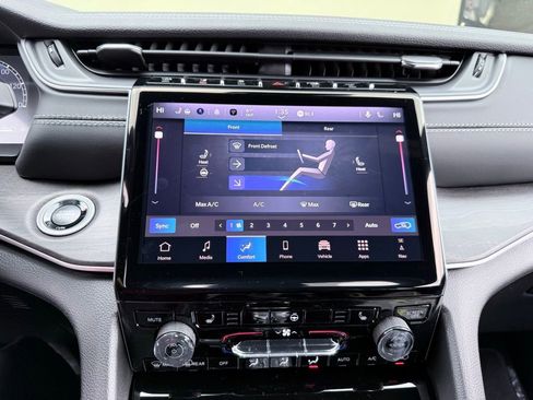 New 2025 Jeep Grand Cherokee L Limited w/ Black Appearance Package image 16