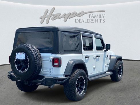 Used 2018 Jeep Wrangler Unlimited Sport AWD/4WD image 3