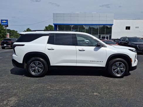 Used 2025 Chevrolet Traverse LT w/ Enhanced Driving Package FWD image 8