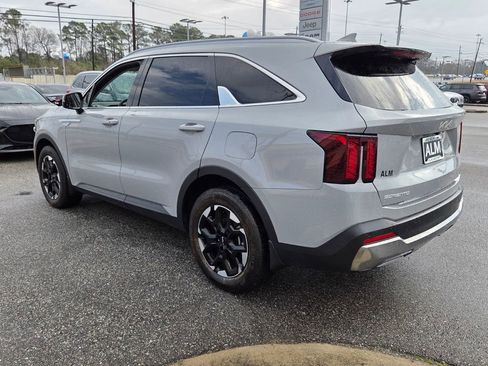 Used 2025 Kia Sorento S w/ Panoramic Sunroof Package image 9