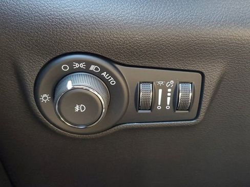 New 2025 Jeep Compass Limited w/ Sun & Sound Group image 36