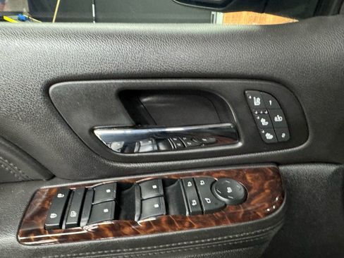 Used 2014 GMC Yukon Denali image 25