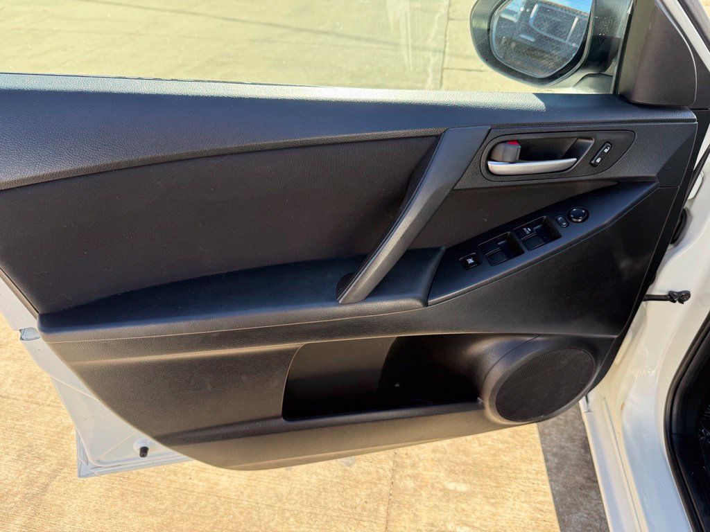 Used 2012 MAZDA MAZDA3 i Sport FWD image 25