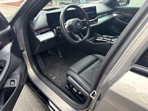 Used 2026 BMW i5 eDrive40 w/ M Sport Package AWD/4WD image 8
