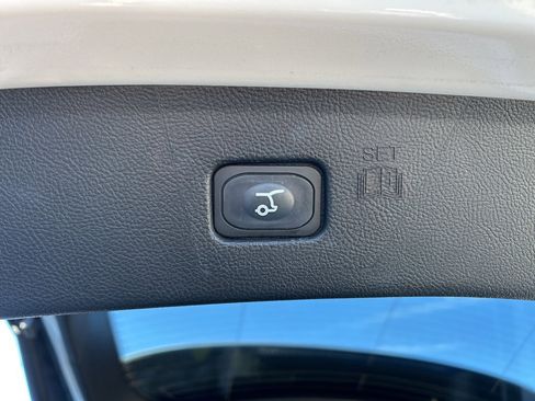 Used 2024 Ford Edge Titanium image 8