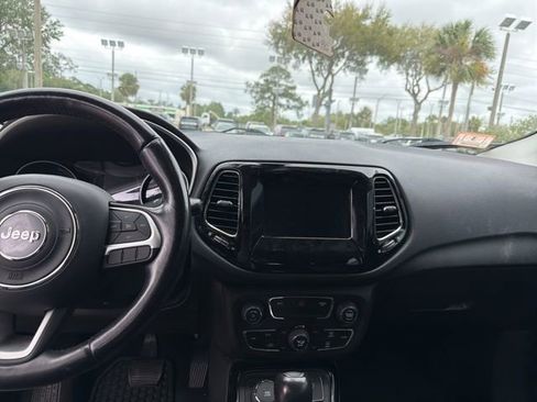 Used 2020 Jeep Compass Latitude AWD/4WD image 9