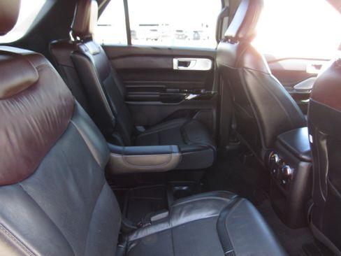 Used 2021 Ford Explorer Platinum w/ Equipment Group 601A image 12
